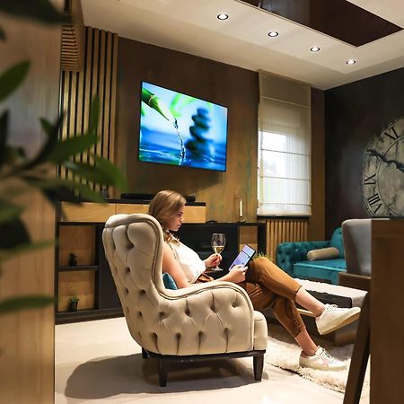 Design Apartment Platinium Spa Lux 5 Star "Havana" Completely Private Wellness & Spa Free Included Sauna & Jacuzzi & Salt Wall & Fire Place & 3D Ceilings & Business Wifi & Netflix & Keyless Code Entry & Full Smart App & Secure 2 Parking Place Ćuprija 외부 사진
