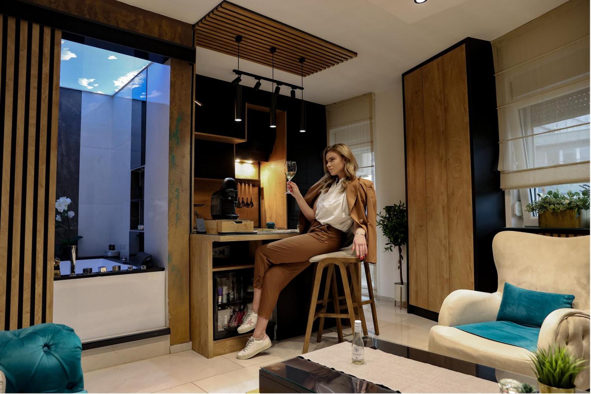 Design Apartment Platinium Spa Lux 5 Star "Havana" Completely Private Wellness & Spa Free Included Sauna & Jacuzzi & Salt Wall & Fire Place & 3D Ceilings & Business Wifi & Netflix & Keyless Code Entry & Full Smart App & Secure 2 Parking Place Ćuprija 외부 사진